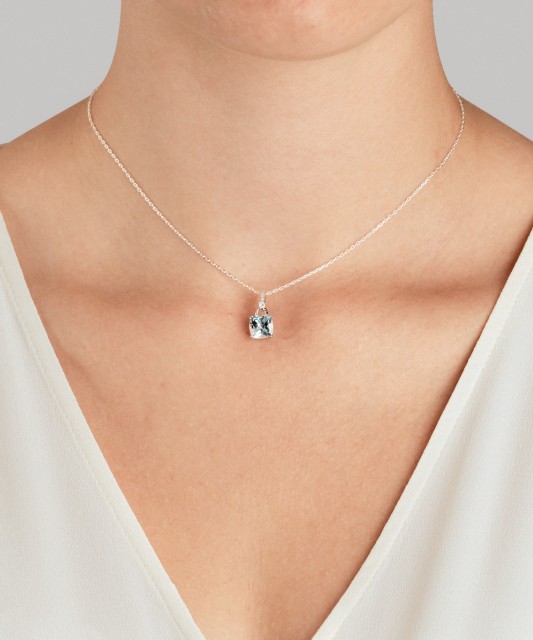 Baltā zelta kulons ar topāzu un dimantiem