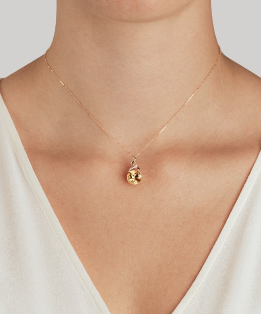 Dzeltenā zelta kulons ar citrīnu un dimantiem