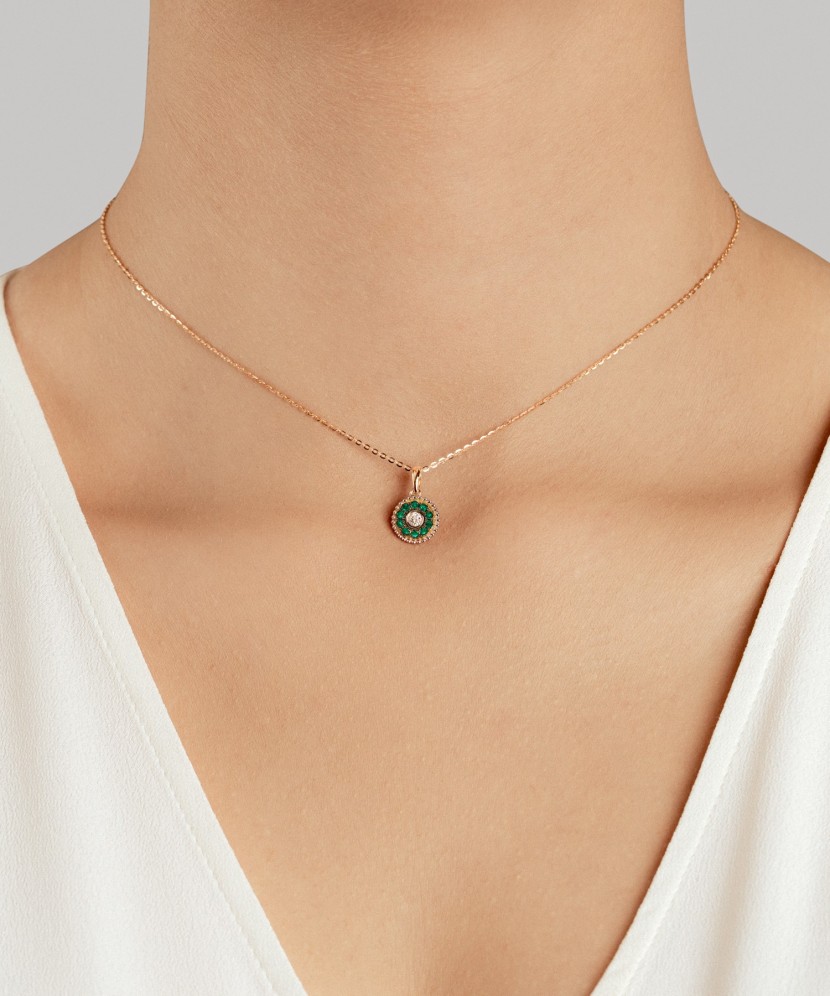 Подвеска из желтого золота с изумрудами и бриллиантами