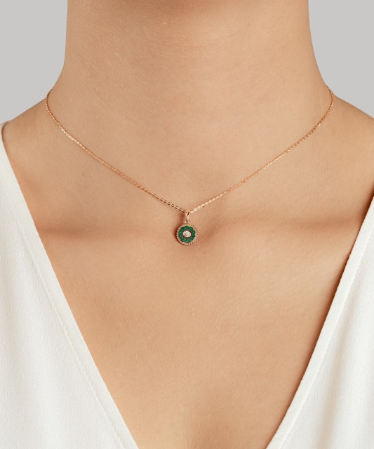 Подвеска из желтого золота с изумрудами и бриллиантами