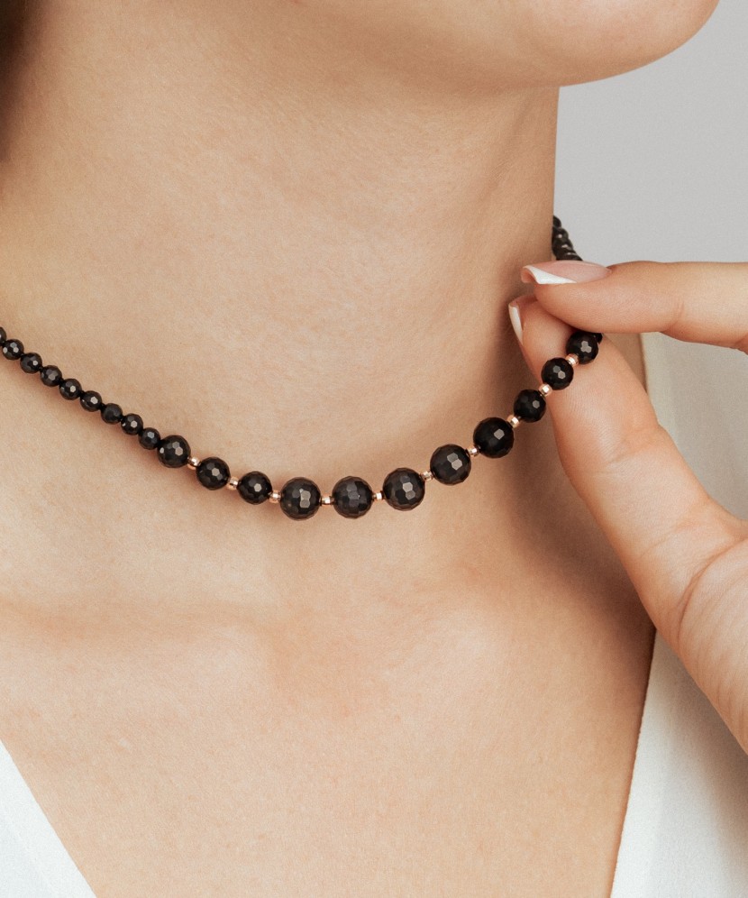 Kaklarota ar oniksu un zeltu