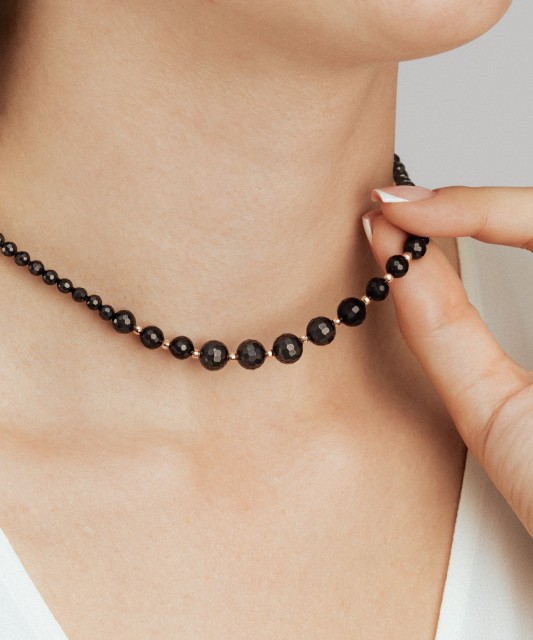 Kaklarota ar oniksu un zeltu