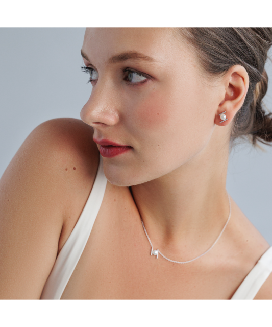 Sudraba ķēdīte ar pērļu piekariņu un cirkonijiem