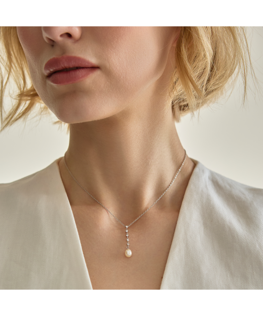 Серебряная цепочка с жемчужной подвеской и цирконами