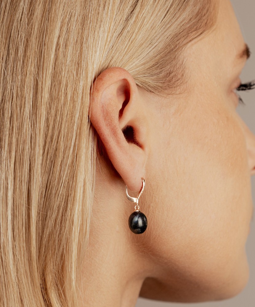 Zelta auskari ar pērlēm