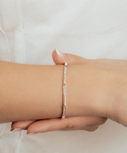 Apzeltīta sudraba rokassprādze ar cirkonijiem