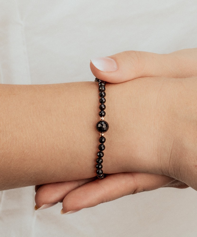 Rokassprādze ar oniksu un zeltu