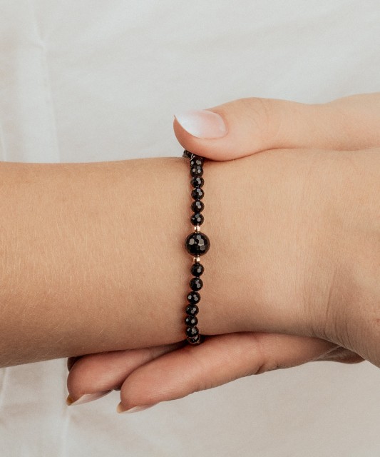 Rokassprādze ar oniksu un zeltu