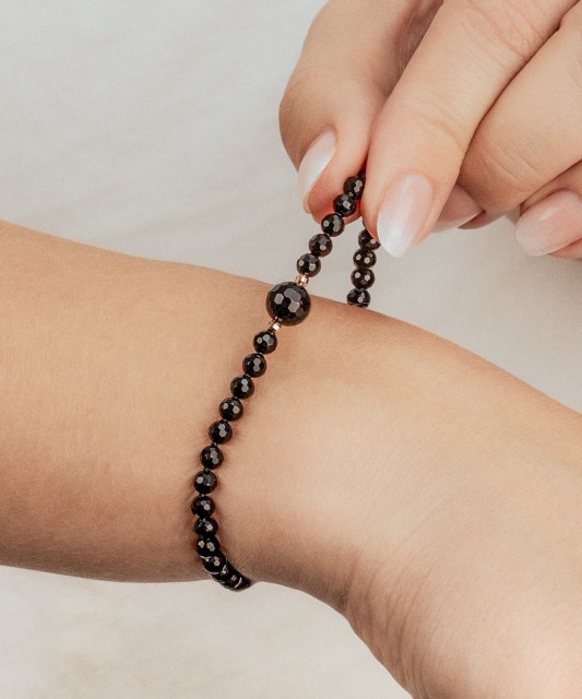 Rokassprādze ar oniksu un zeltu