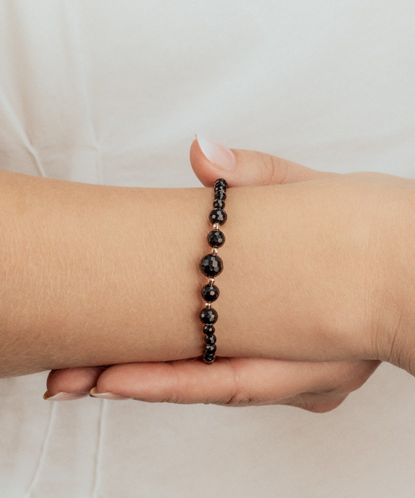 Rokassprādze ar oniksu un zeltu