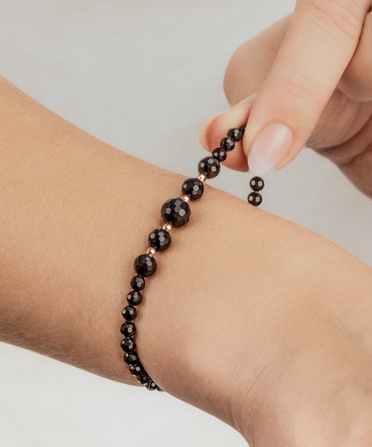 Rokassprādze ar oniksu un zeltu