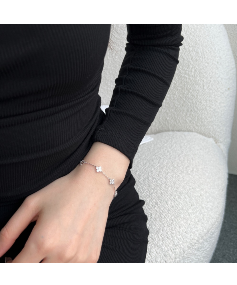 Sudraba rokassprādze ar cirkonijiem