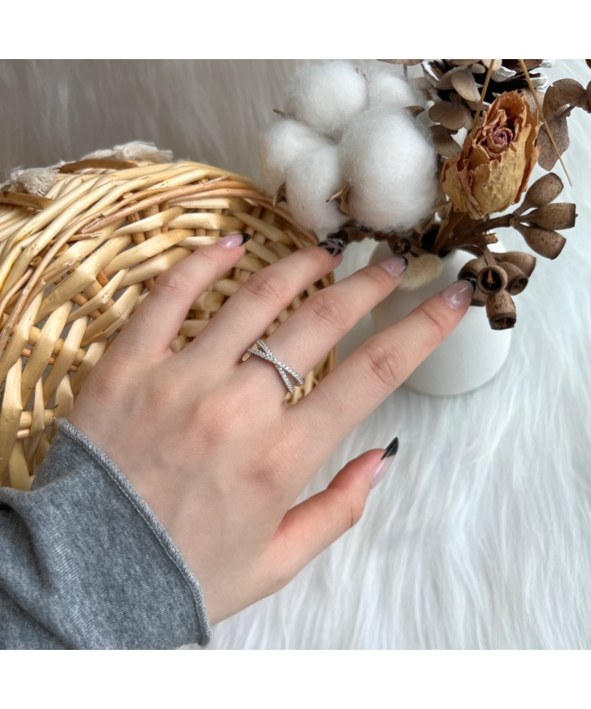 Серебряное кольцо с цирконами