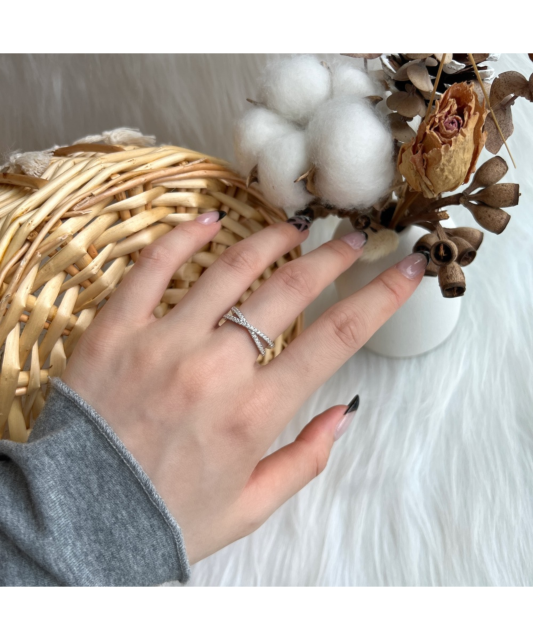 Sudraba gredzens ar cirkonijiem