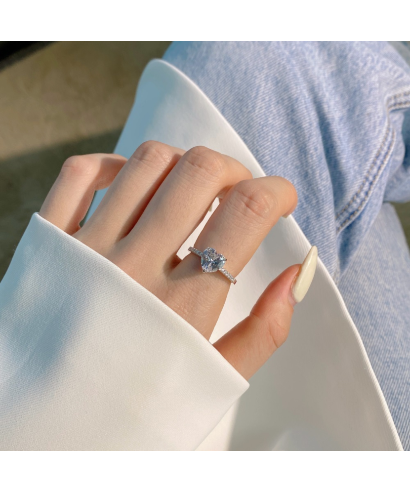 Sudraba gredzens ar cirkonijiem