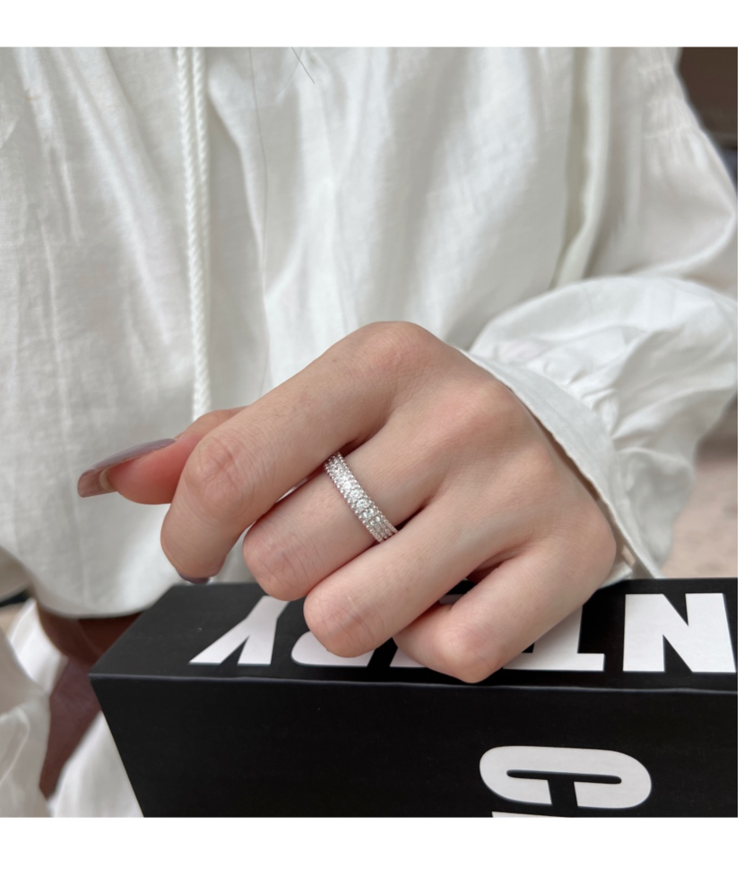 Sudraba gredzens ar cirkonijiem