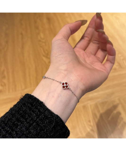 Sudraba rokassprādze ar cirkoniem un perlamutru