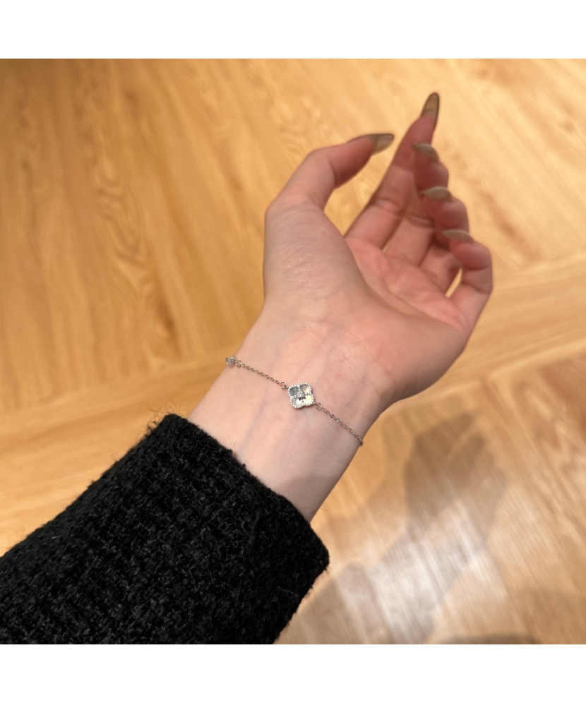 Sudraba rokassprādze ar cirkoniem un perlamutru