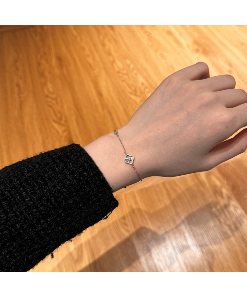 Sudraba rokassprādze ar cirkoniem un perlamutru