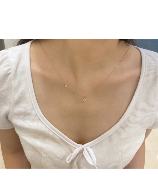 Apzeltīta sudraba ķēdīte ar perlamutra un cirkona kulonu