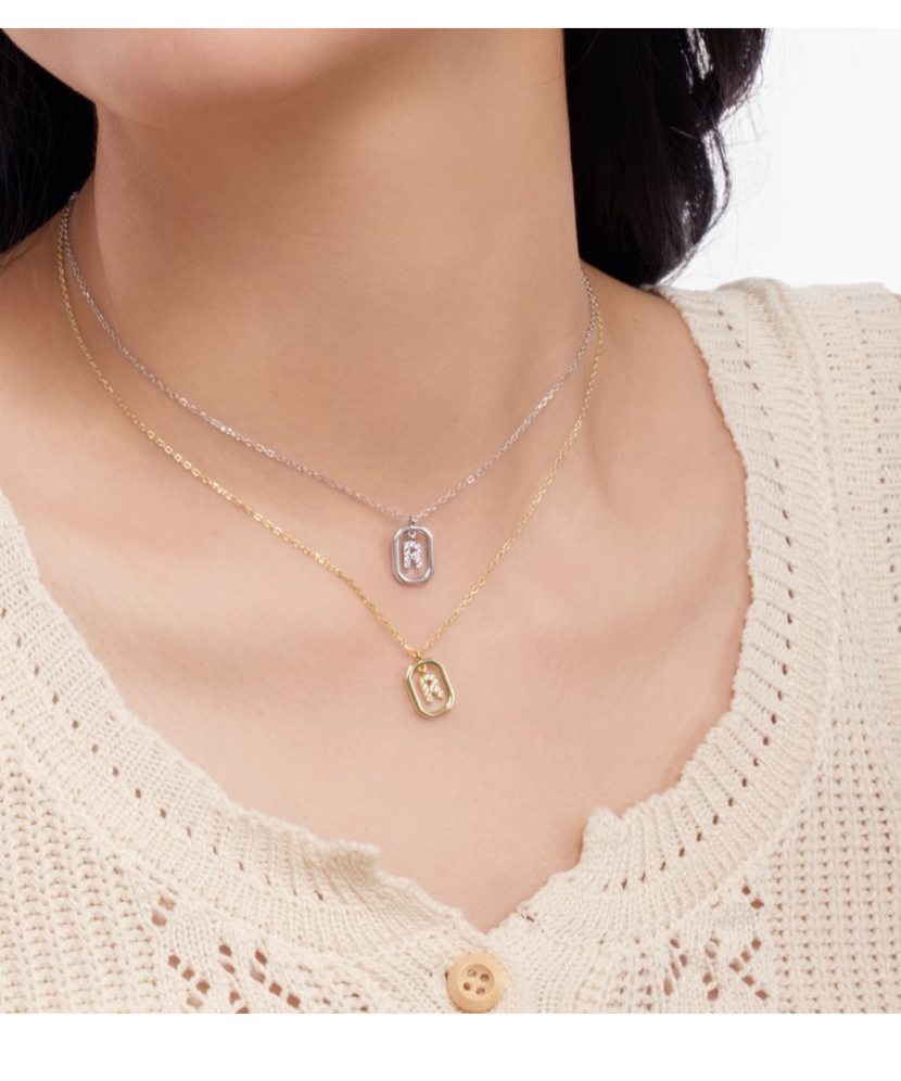 Серебряная цепочка с подвеской из циркона «Буква R»