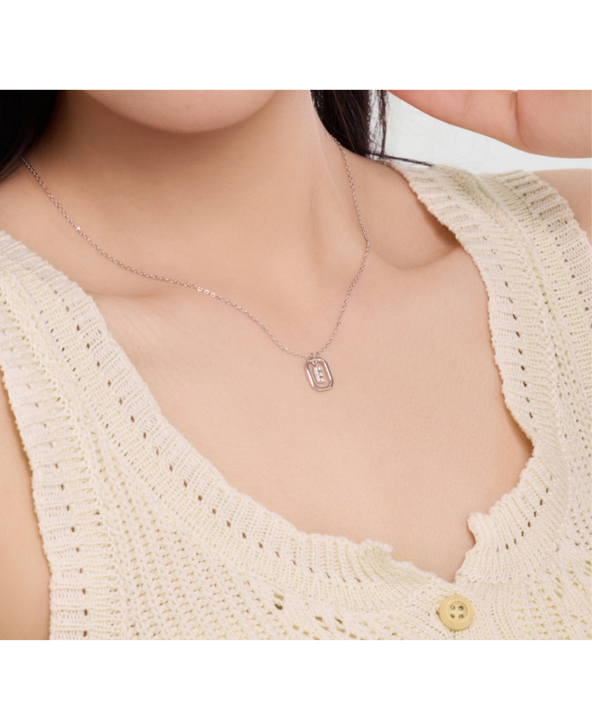 Серебряная цепочка с подвеской из циркона «Буква E»