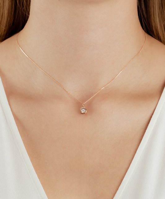 Zelta piekariņš ar dimantu