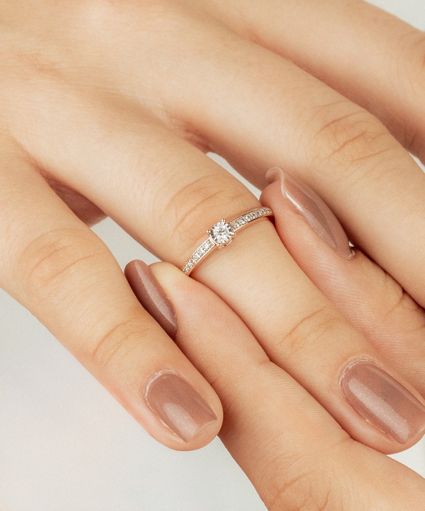 Zelta gredzens ar dimantiem