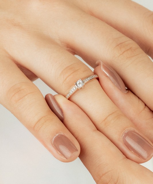 Zelta gredzens ar dimantiem