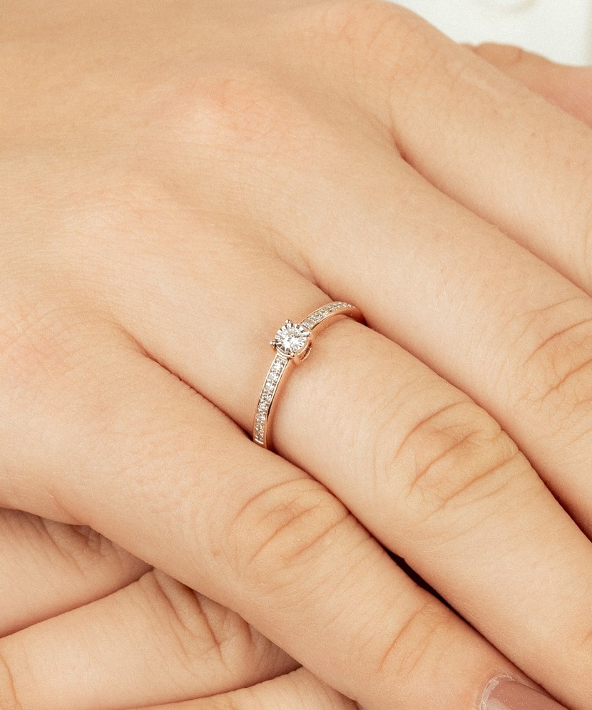 Zelta gredzens ar dimantiem