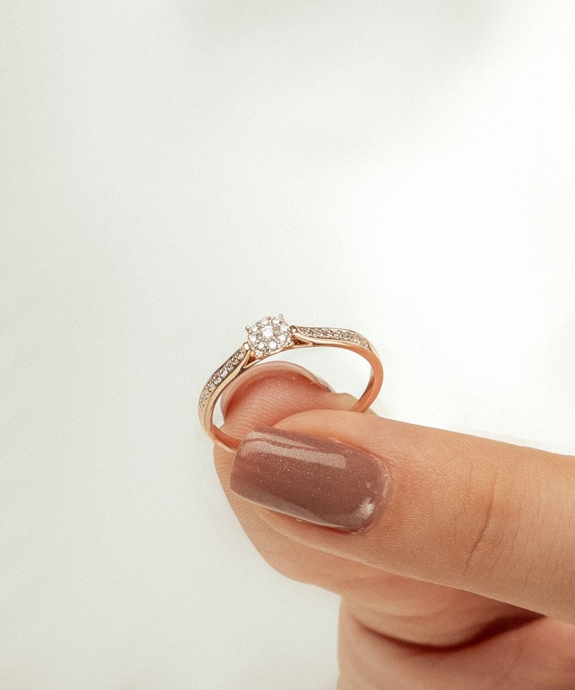 Zelta gredzens ar dimantiem