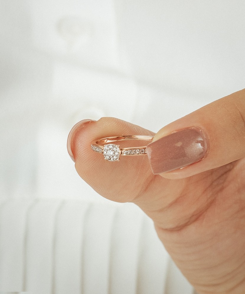 Zelta gredzens ar dimantiem