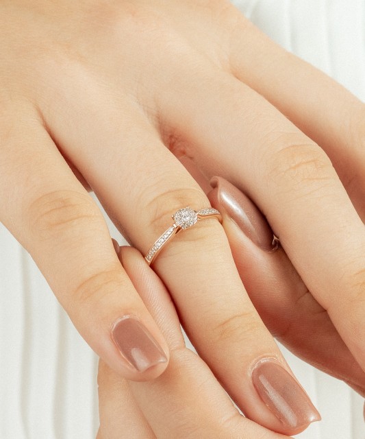 Zelta gredzens ar dimantiem