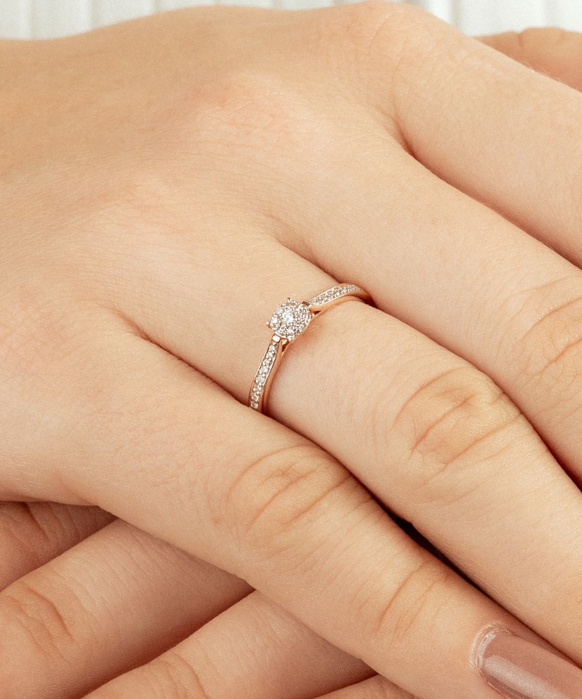 Zelta gredzens ar dimantiem