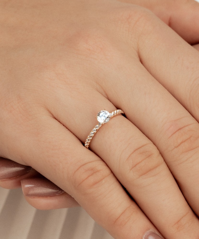 Zelta gredzens ar cirkonijiem