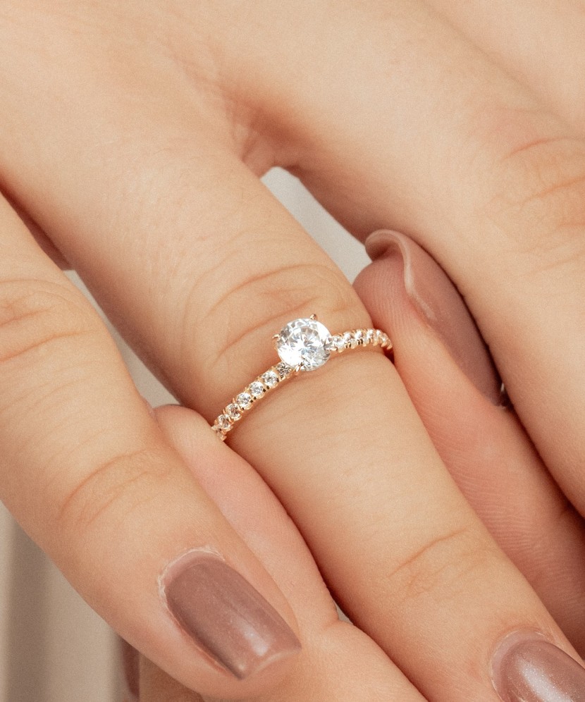 Zelta gredzens ar cirkonijiem