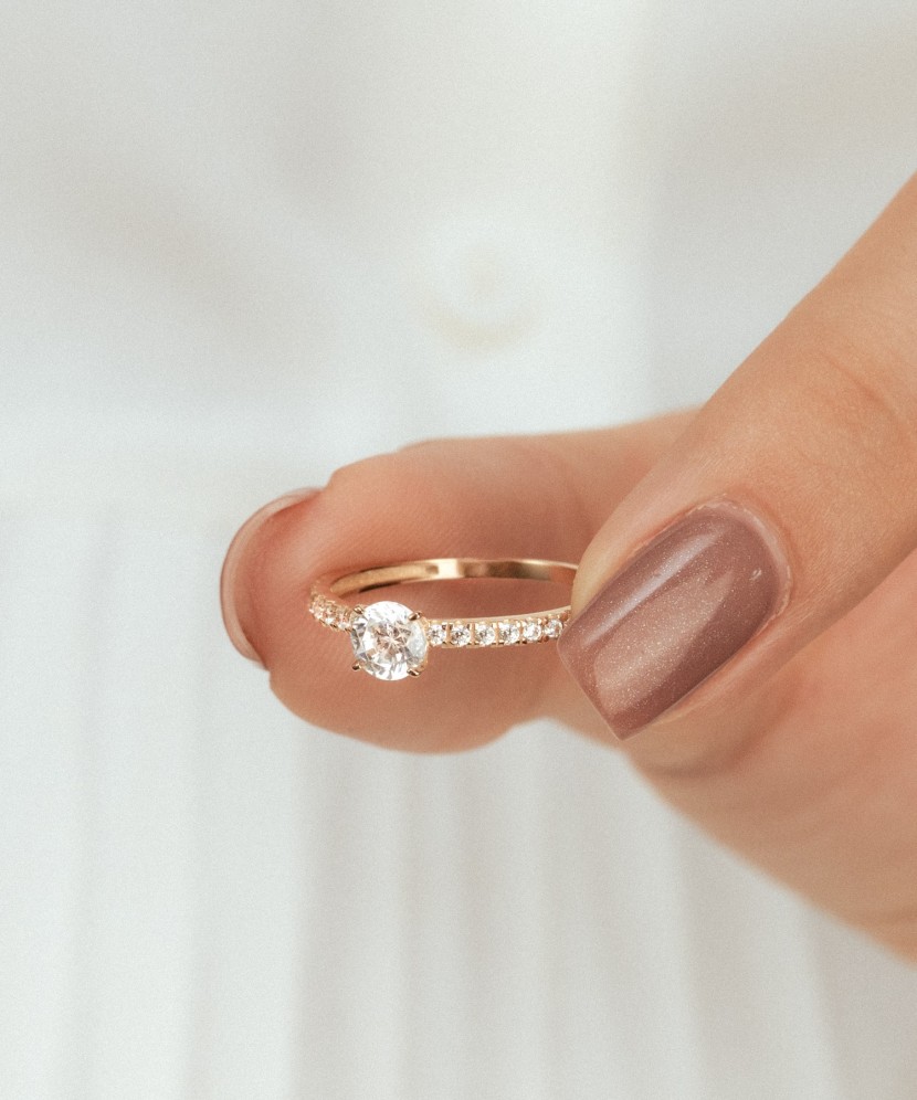 Zelta gredzens ar cirkonijiem