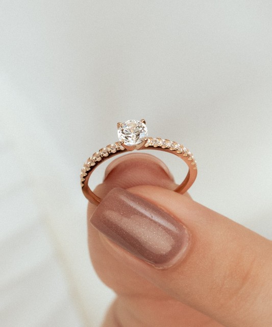 Zelta gredzens ar cirkonijiem