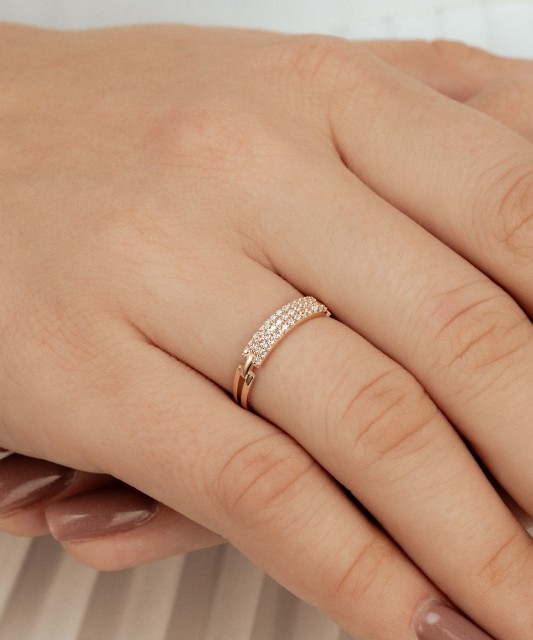 Zelta gredzens ar cirkonijiem