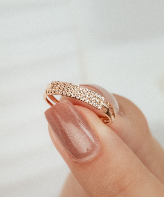 Золотое кольцо с цирконами