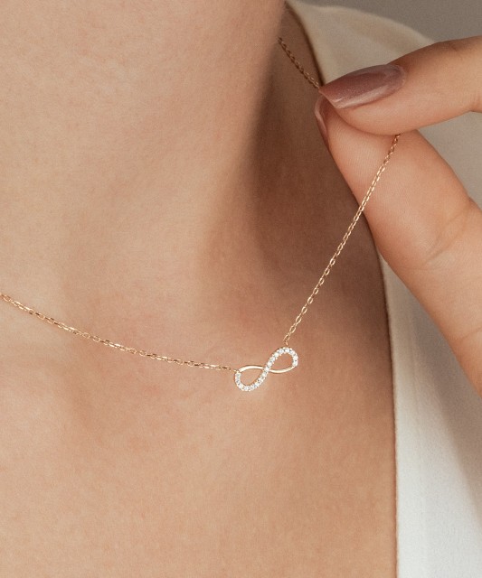 Zelta ķēdīte ar cirkonija piekariņu "Bezgalība"