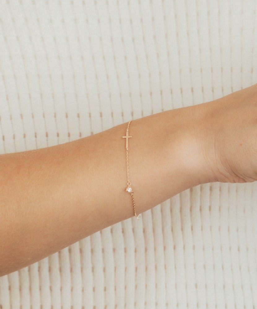 Zelta rokassprādze ar cirkoniju