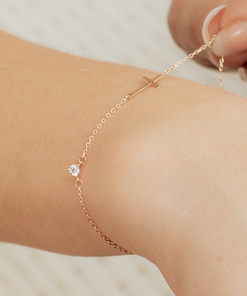 Zelta rokassprādze ar cirkoniju