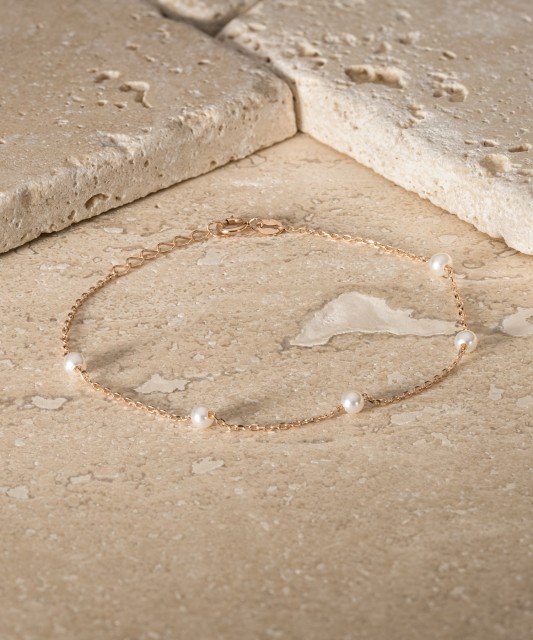 Zelta rokassprādze ar pērlēm