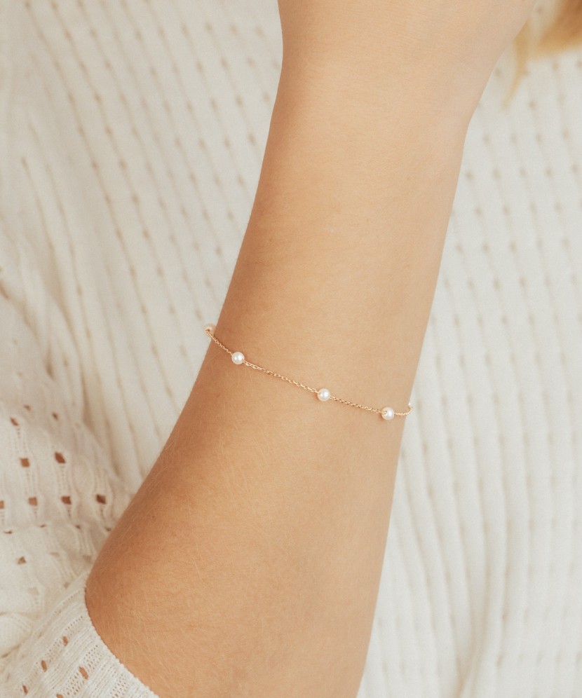 Zelta rokassprādze ar pērlēm