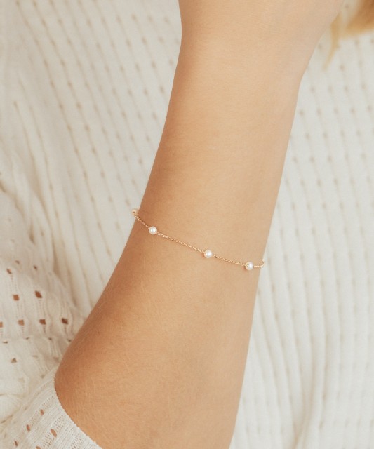 Zelta rokassprādze ar pērlēm