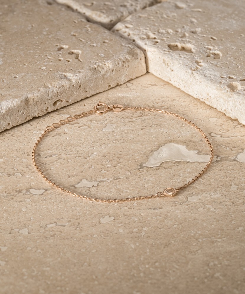 Золотой браслет с цирконом