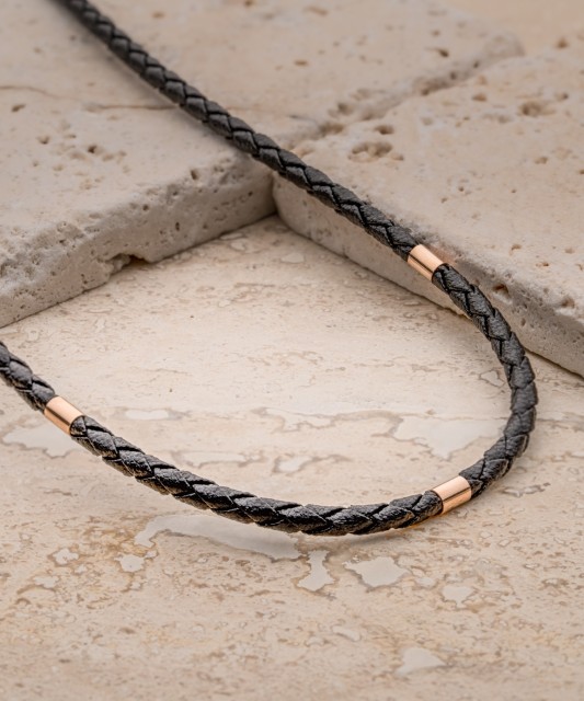 Ādas rokassprādze ar zeltu