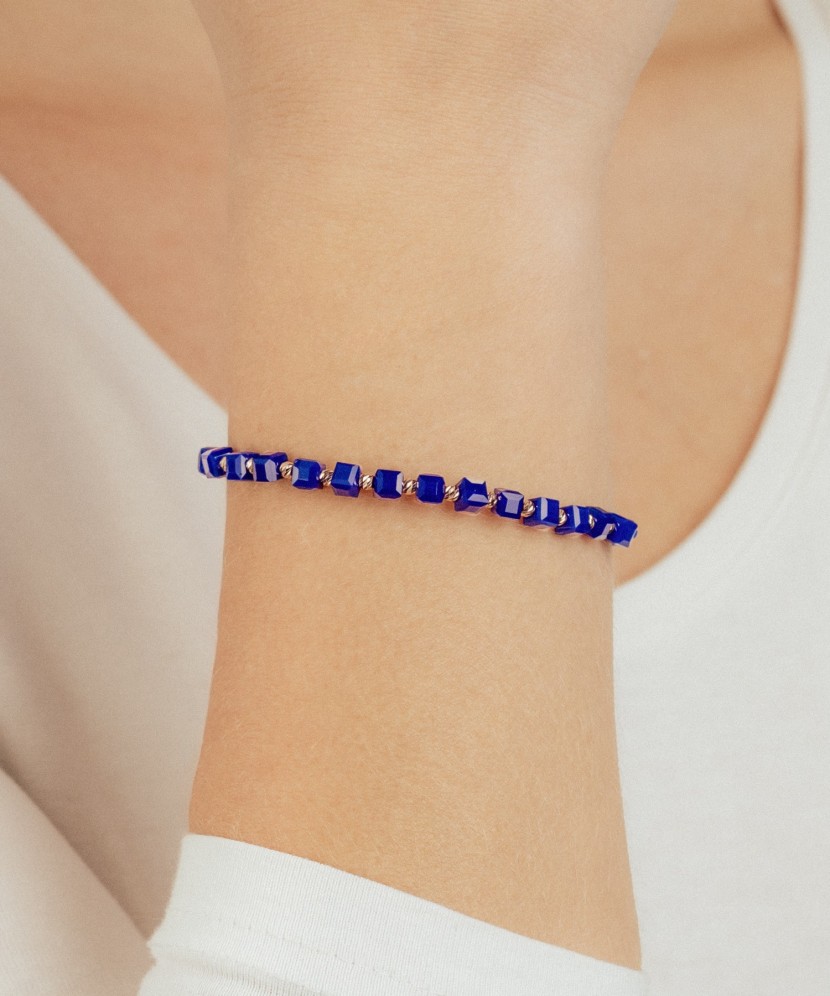 Zilā diega rokassprādze ar zeltu un oniksiem