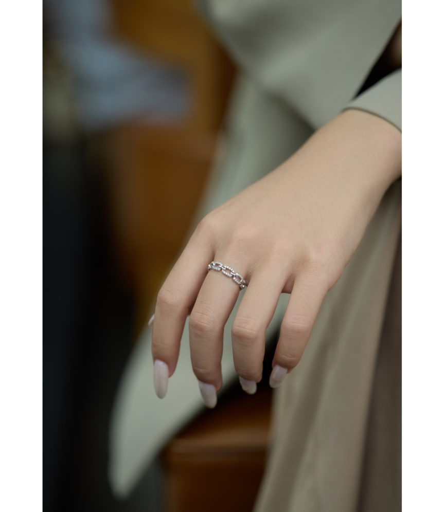 Серебряное кольцо с цирконами